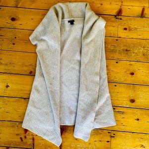 Women’s cashmere sleeveless sweater